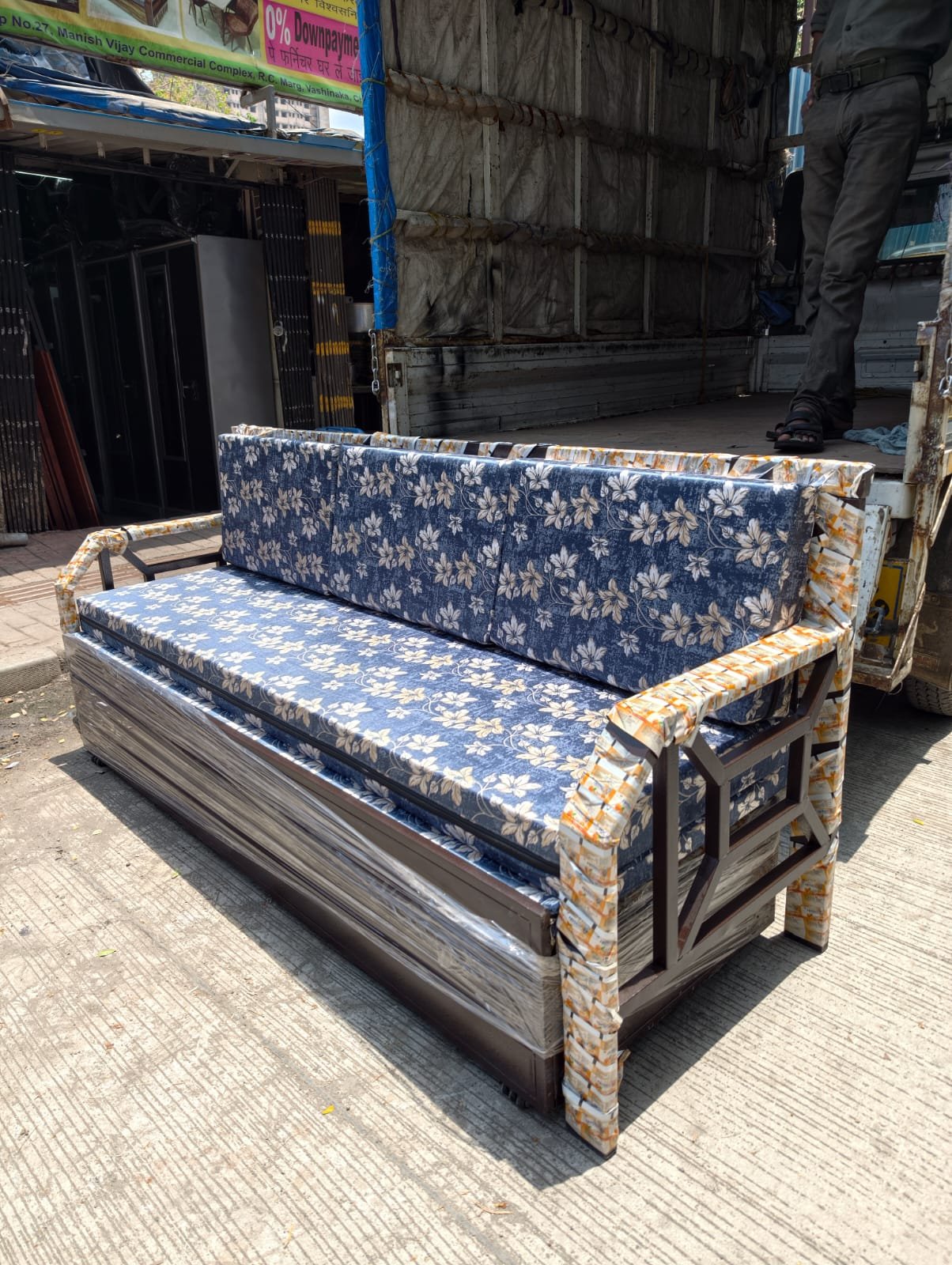 Modern Wrought Iron Sofa Cum Bed with Cushion