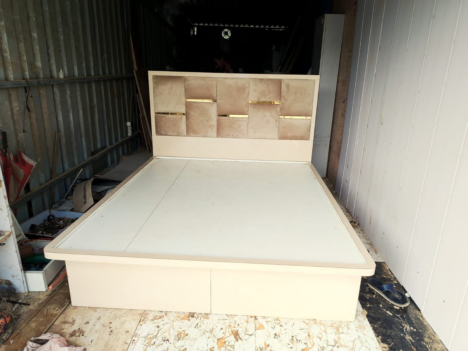 Modern Upholstered Wooden Headboard Bed